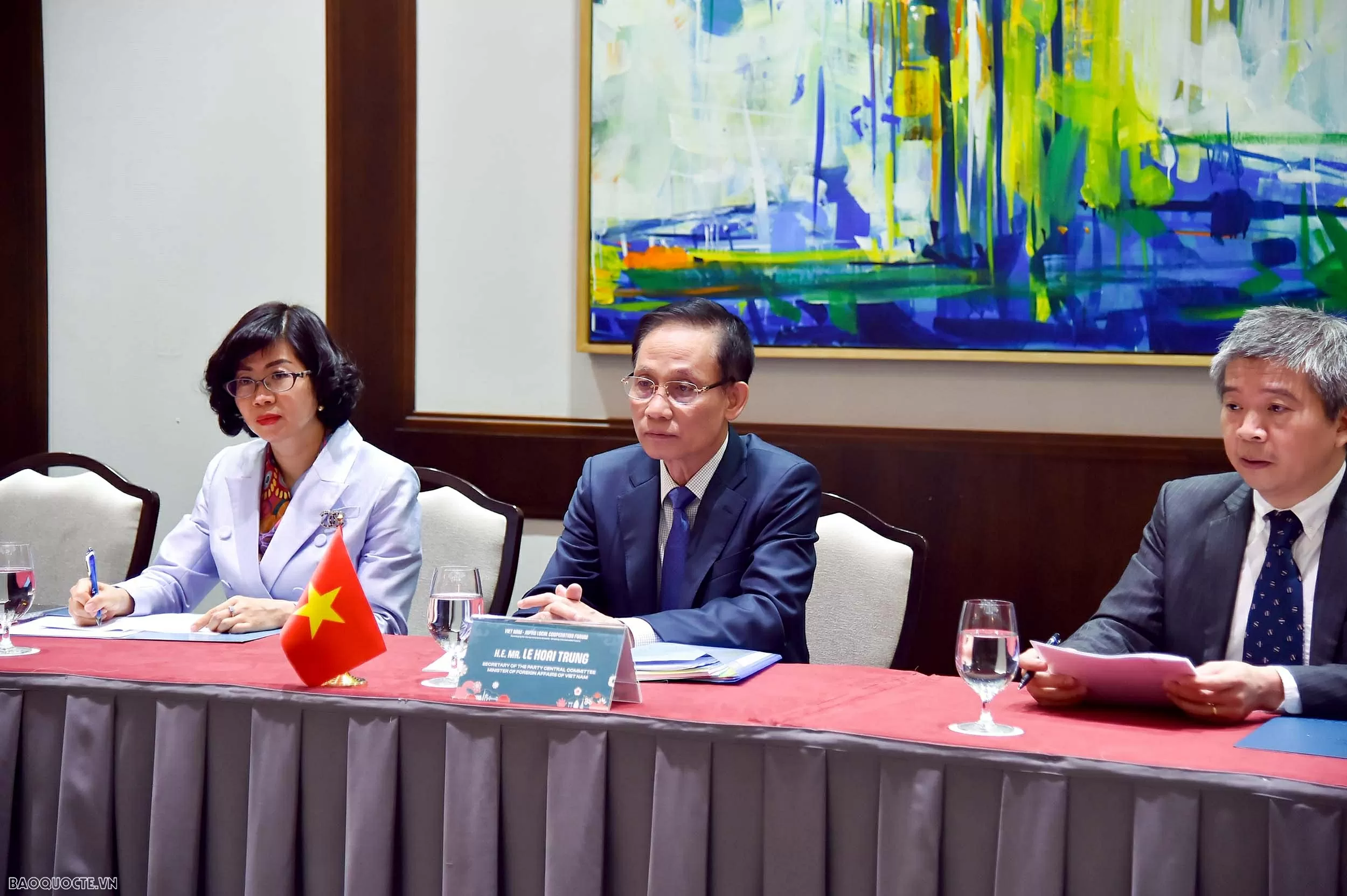 Minister of Foreign Affairs Le Hoai Trung welcomes the Governor of Japan's Gunma Prefecture Minister of Foreign Affairs Le Hoai Trung welcomes the Governor of Japan's Gunma Prefecture