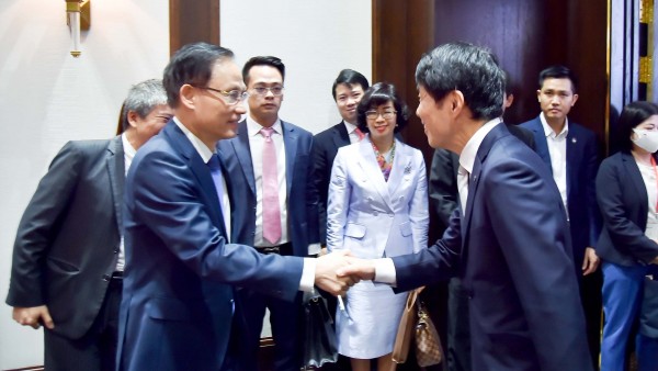 Minister of Foreign Affairs Le Hoai Trung welcomes the Governor of Japan's Gunma Prefecture