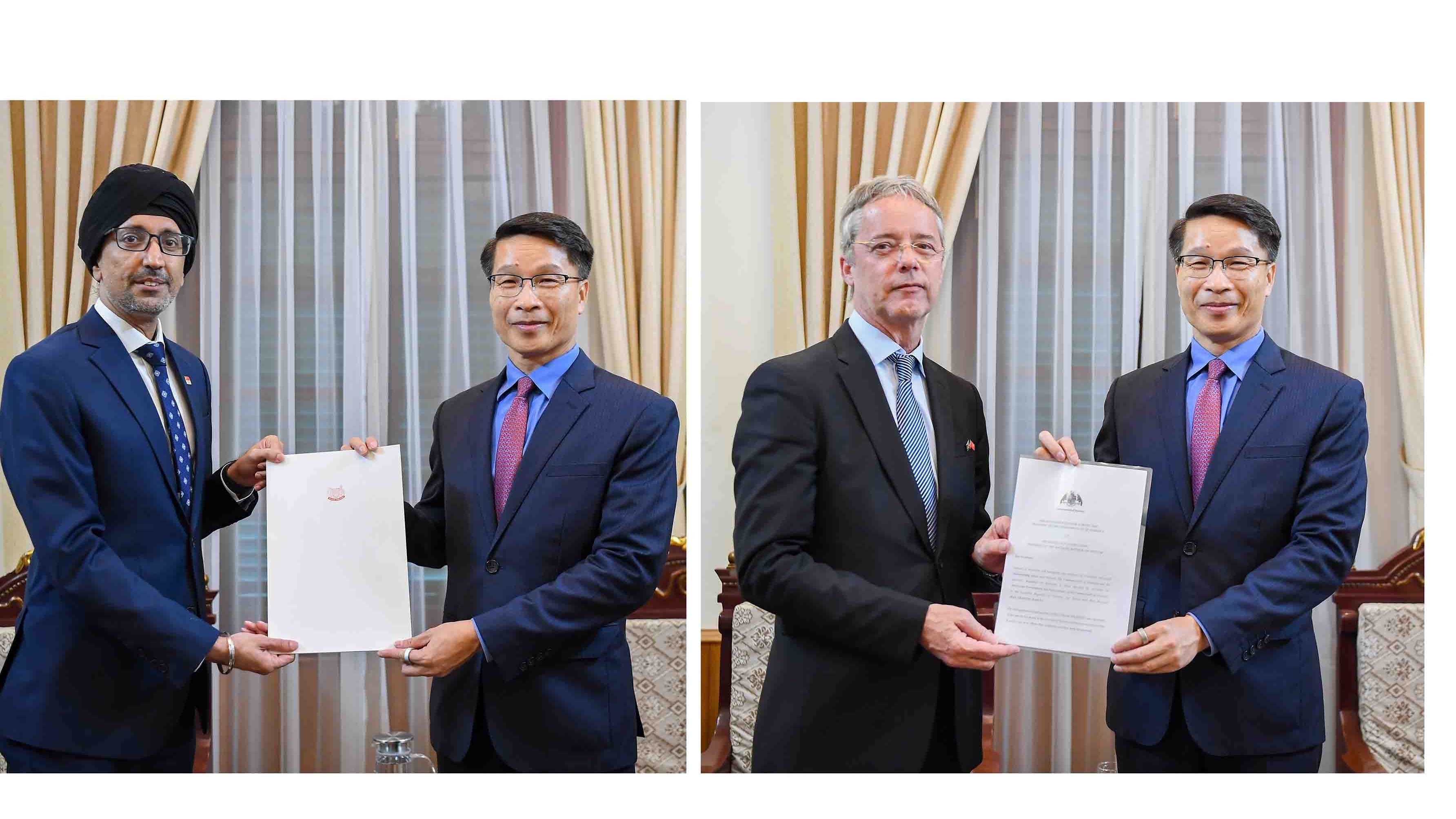 MOFA receives copies of Credentials appointing Ambassadors of Singapore and Dominica to Vietnam