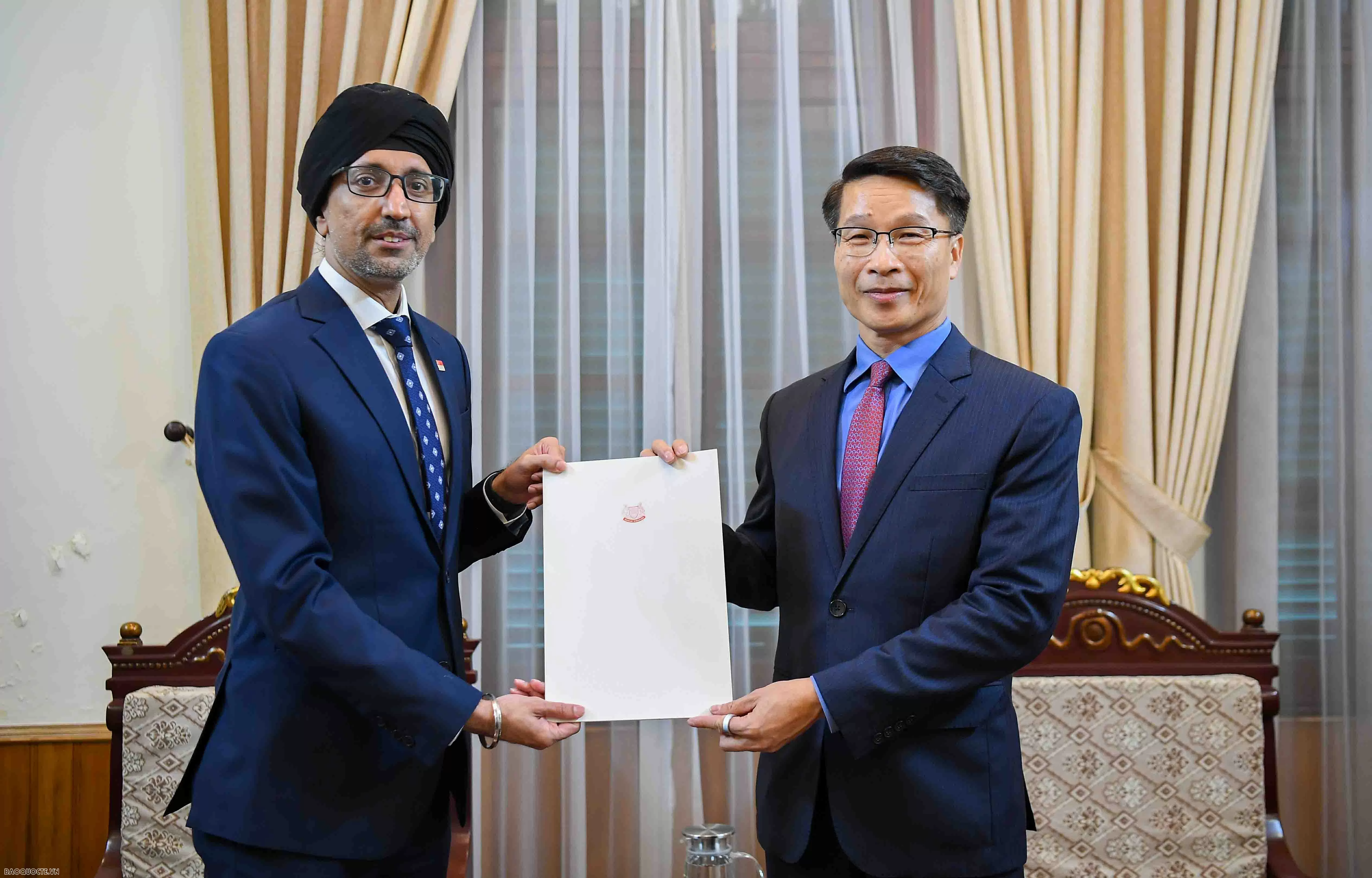 MOFA receives copies of Credentials appointing Ambassadors of Singapore and Dominica to Vietnam MOFA receives copies of Credentials appointing Ambassadors of Singapore and Dominica to Vietnam