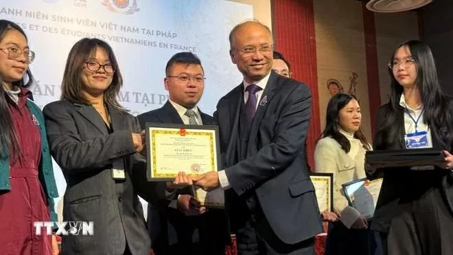 Vietnamese students in France actively promote bilateral cooperation Vietnamese students in France actively promote bilateral cooperation