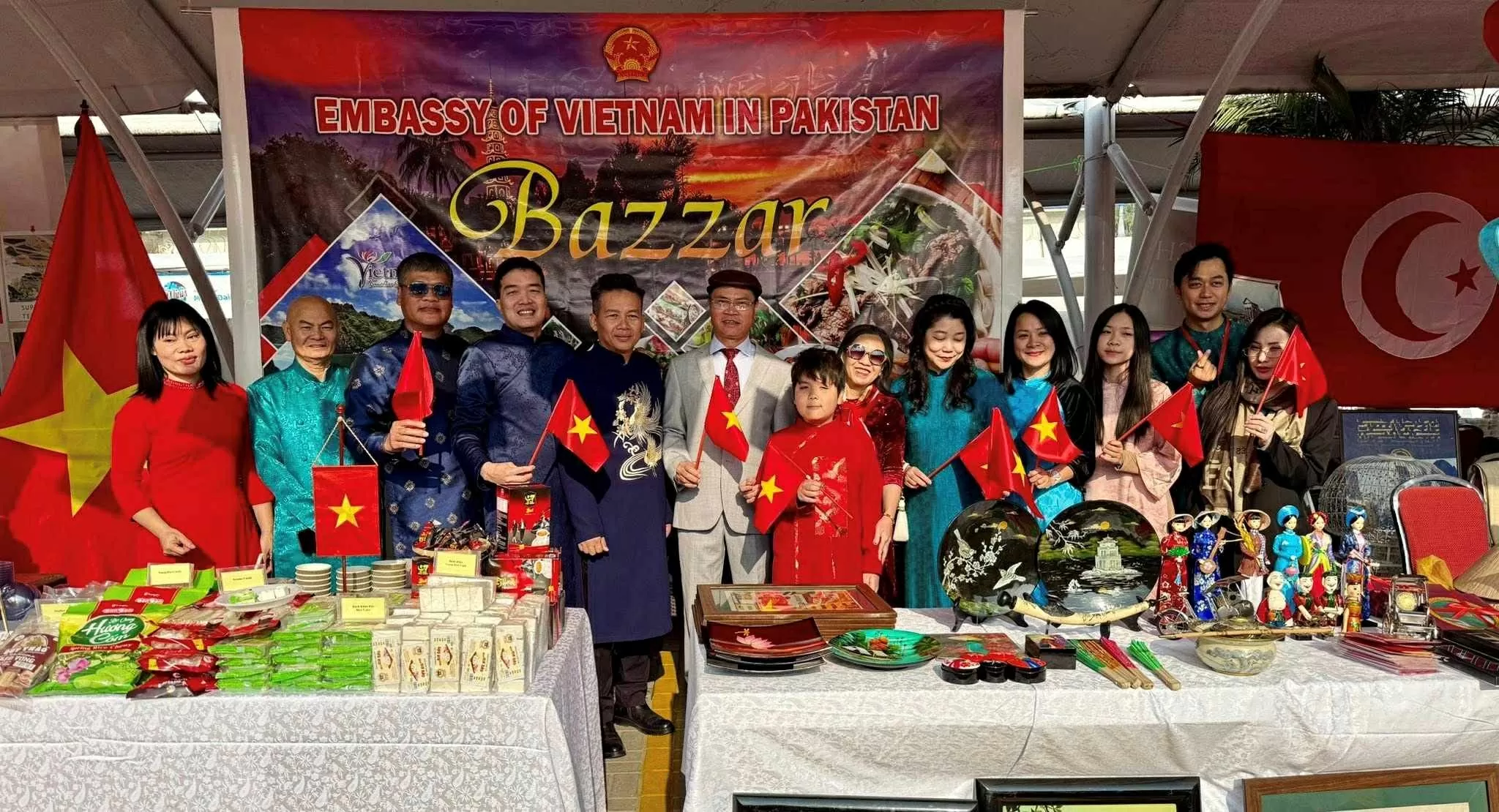 Vietnam's booth 'shines' at Bazaar 2025 in Islamabad