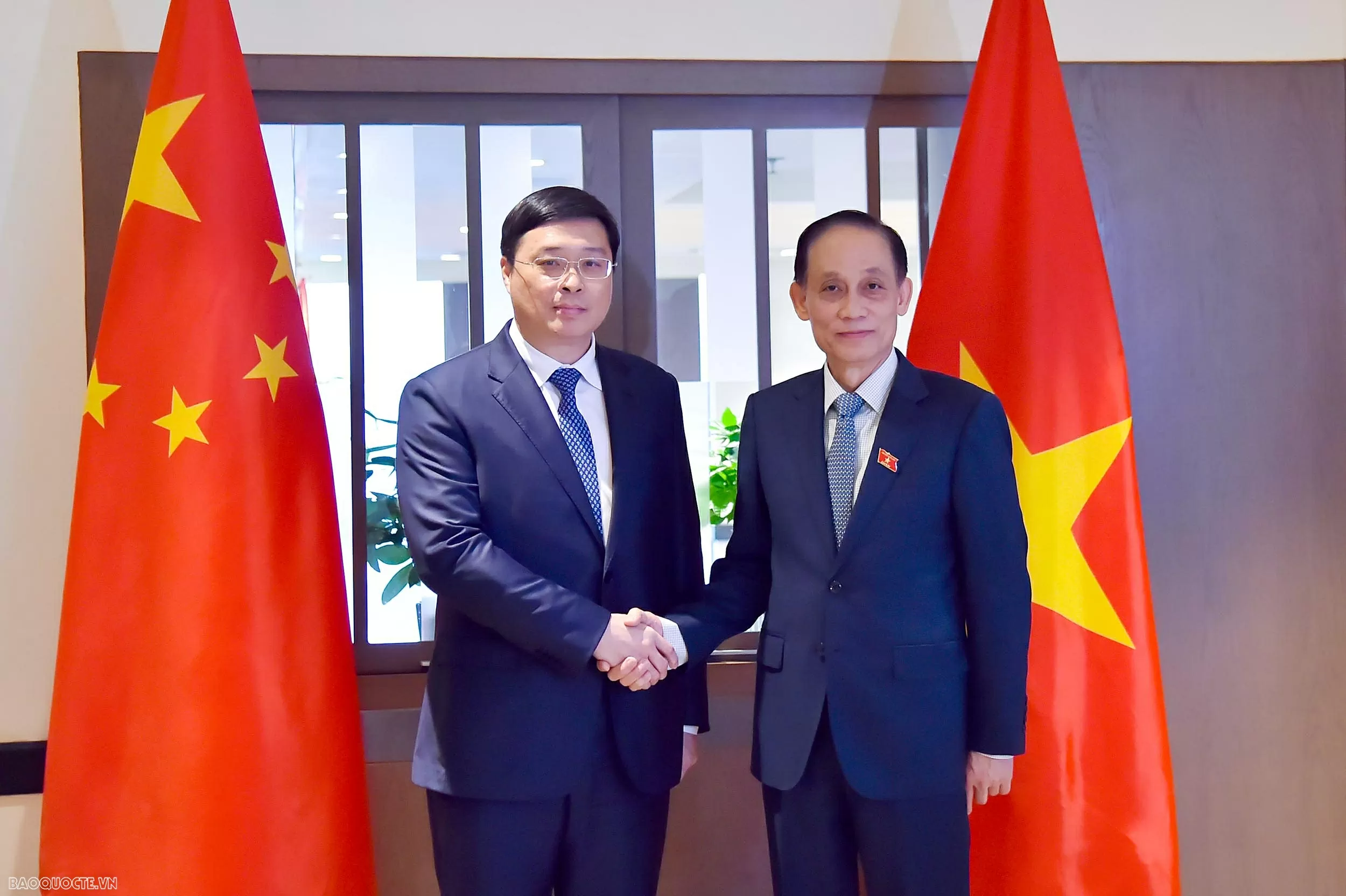 Foreign Minister Le Hoai Trung holds talks with Guangxi Zhuang Autonomous Region’s Chairman