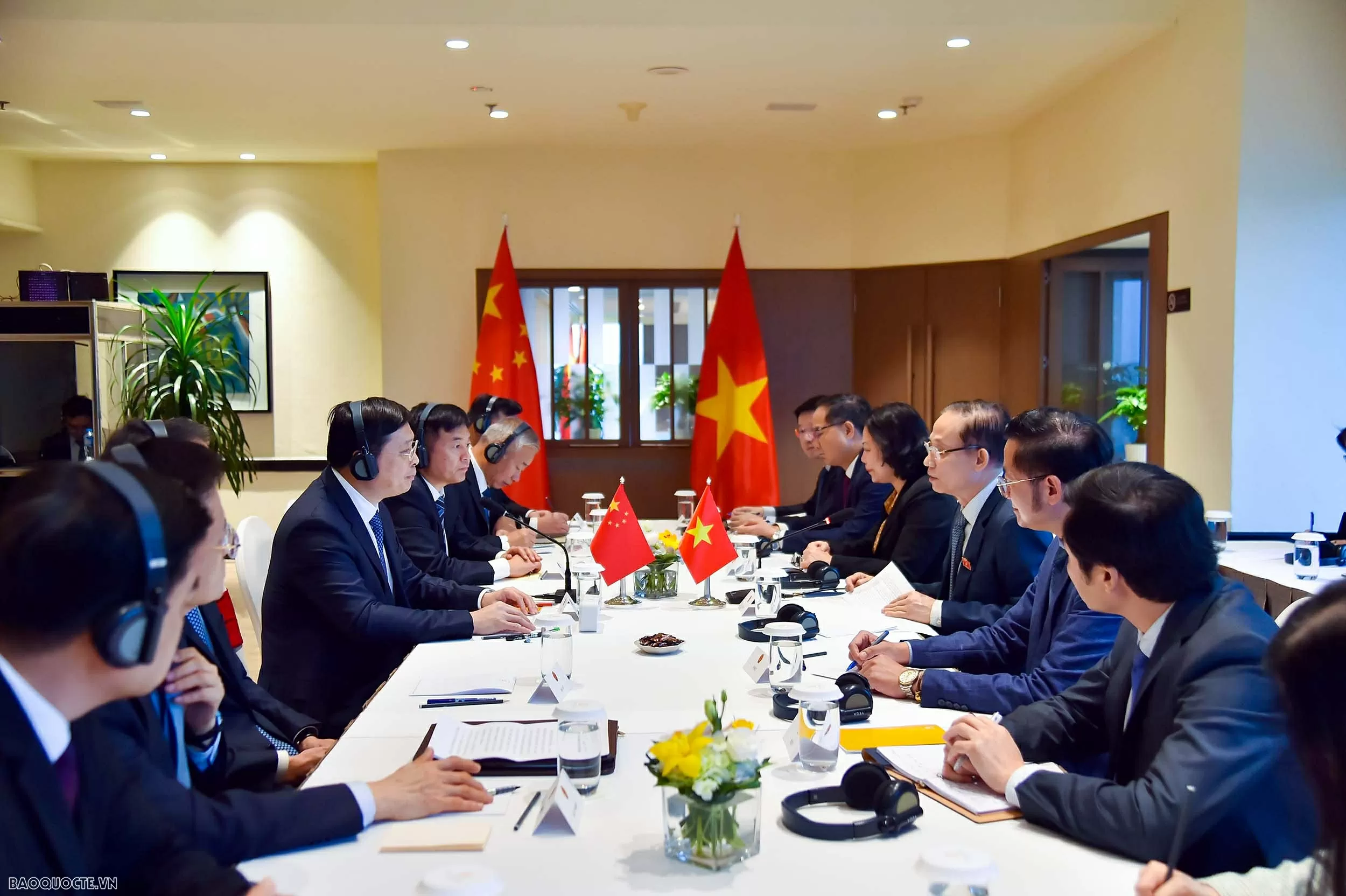 Foreign Minister Le Hoai Trung holds talks with Guangxi Zhuang Autonomous Region’s Chairman