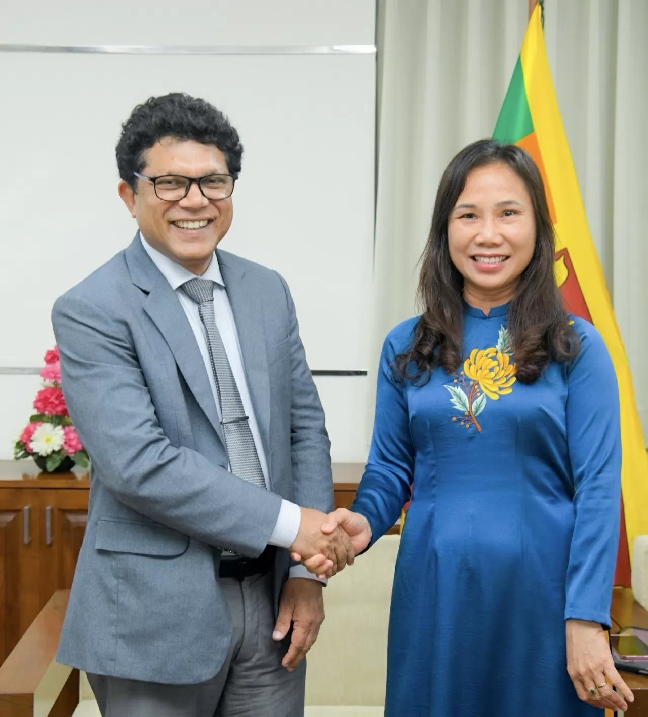 The Ambassador of Viet Nam calls on the Minister of Environment,  President of Sri Lanka – Viet Nam Parliamentary Friendship Association to advance bi
