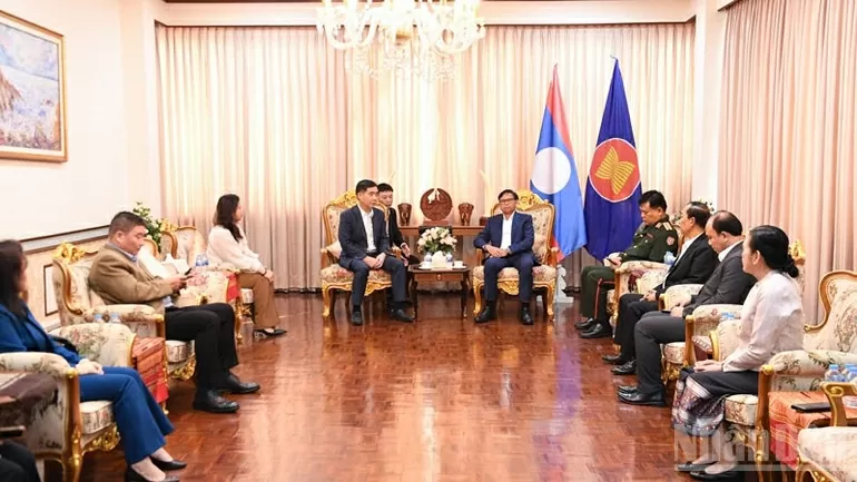Vietnamese Embassy in Thailand congratulates Laos on 50th National Day Vietnamese Embassy in Thailand congratulates Laos on 50th National Day