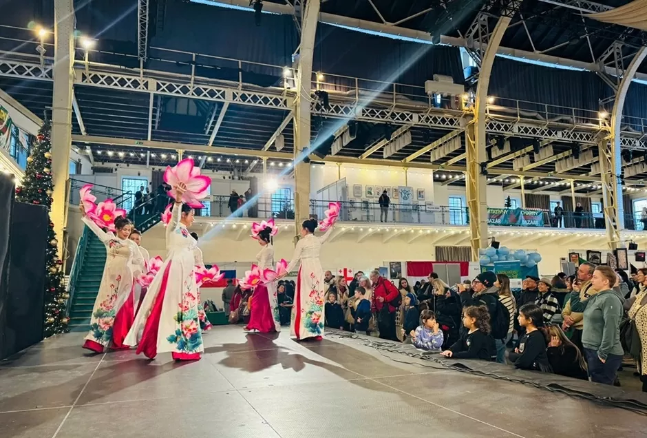 Vietnam Embassy in Slovakia participates in Bratislava Christmas Fair 2025: Spirit of solidarity in charitable activities