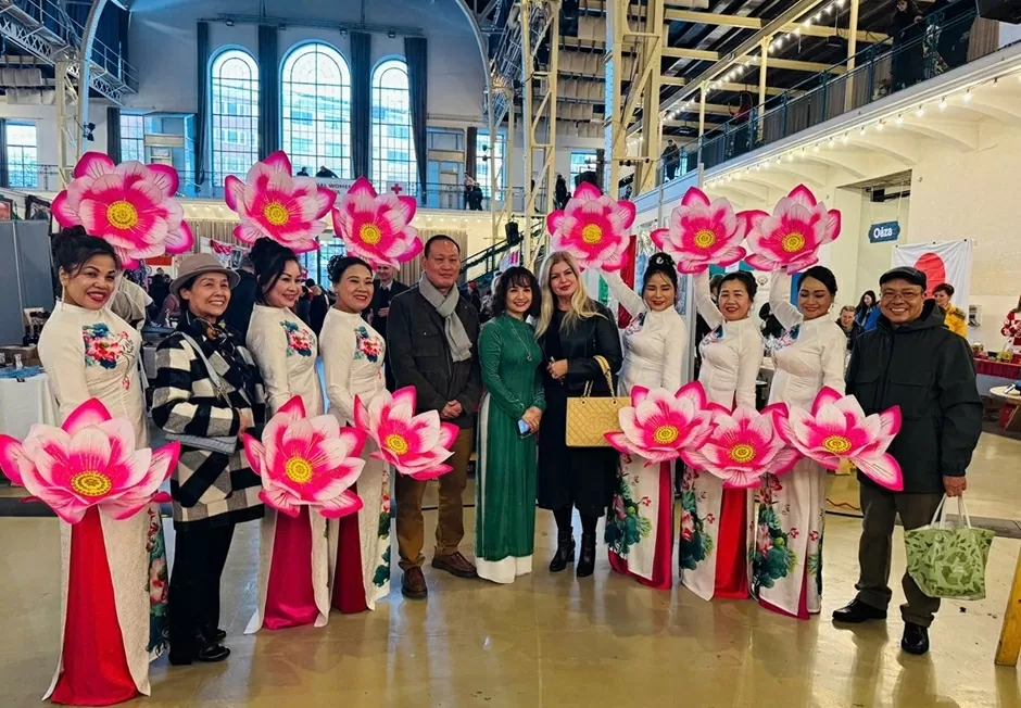 Vietnam Embassy in Slovakia participates in Bratislava Christmas Fair 2025: Spirit of solidarity in charitable activities