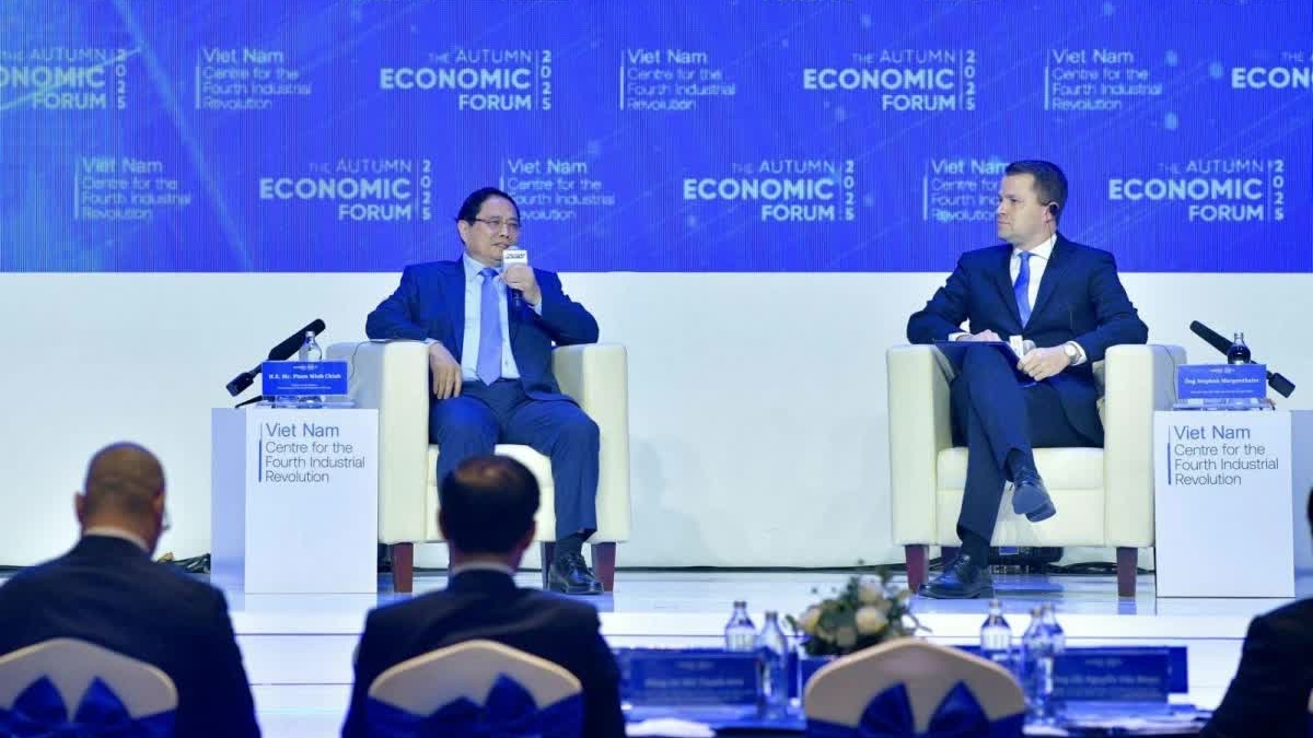 Prime Minister Pham Minh Chinh in dialogue with WEF: Asserting Vietnam's aspiration for green and digital transformation