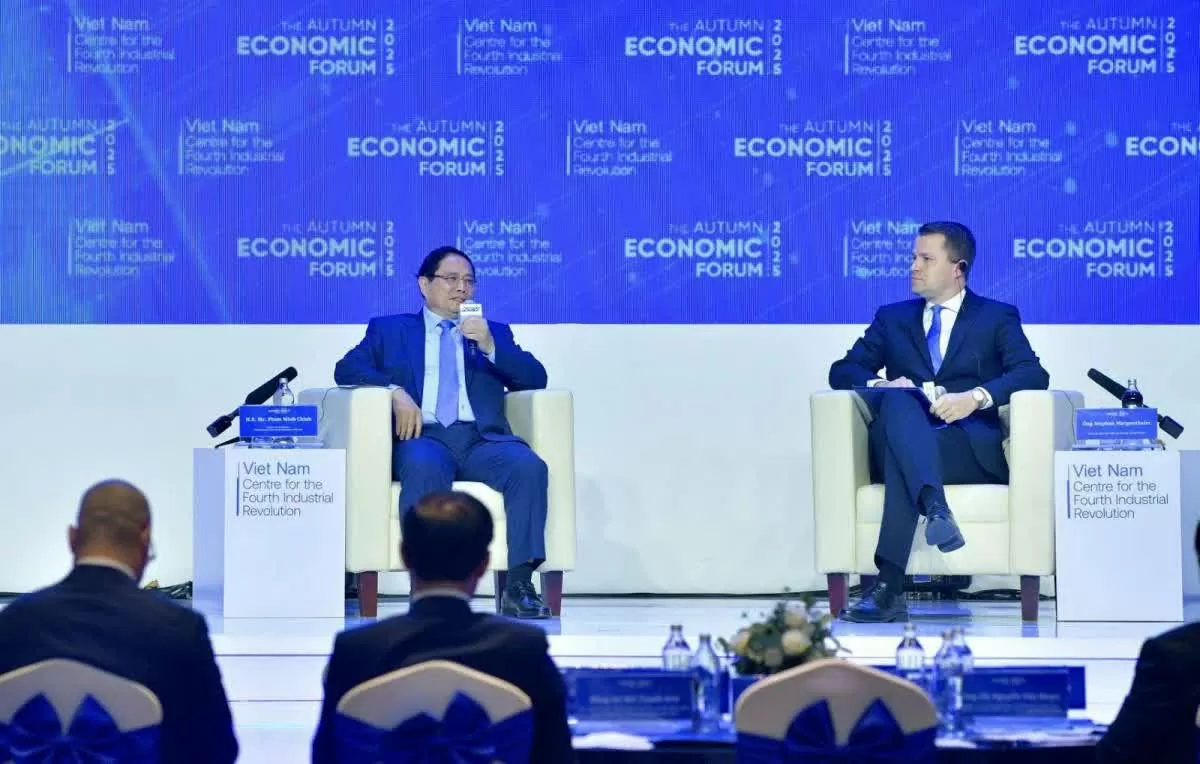 Prime Minister Pham Minh Chinh in dialogue with WEF: Asserting Vietnam's aspiration for green and digital transformation