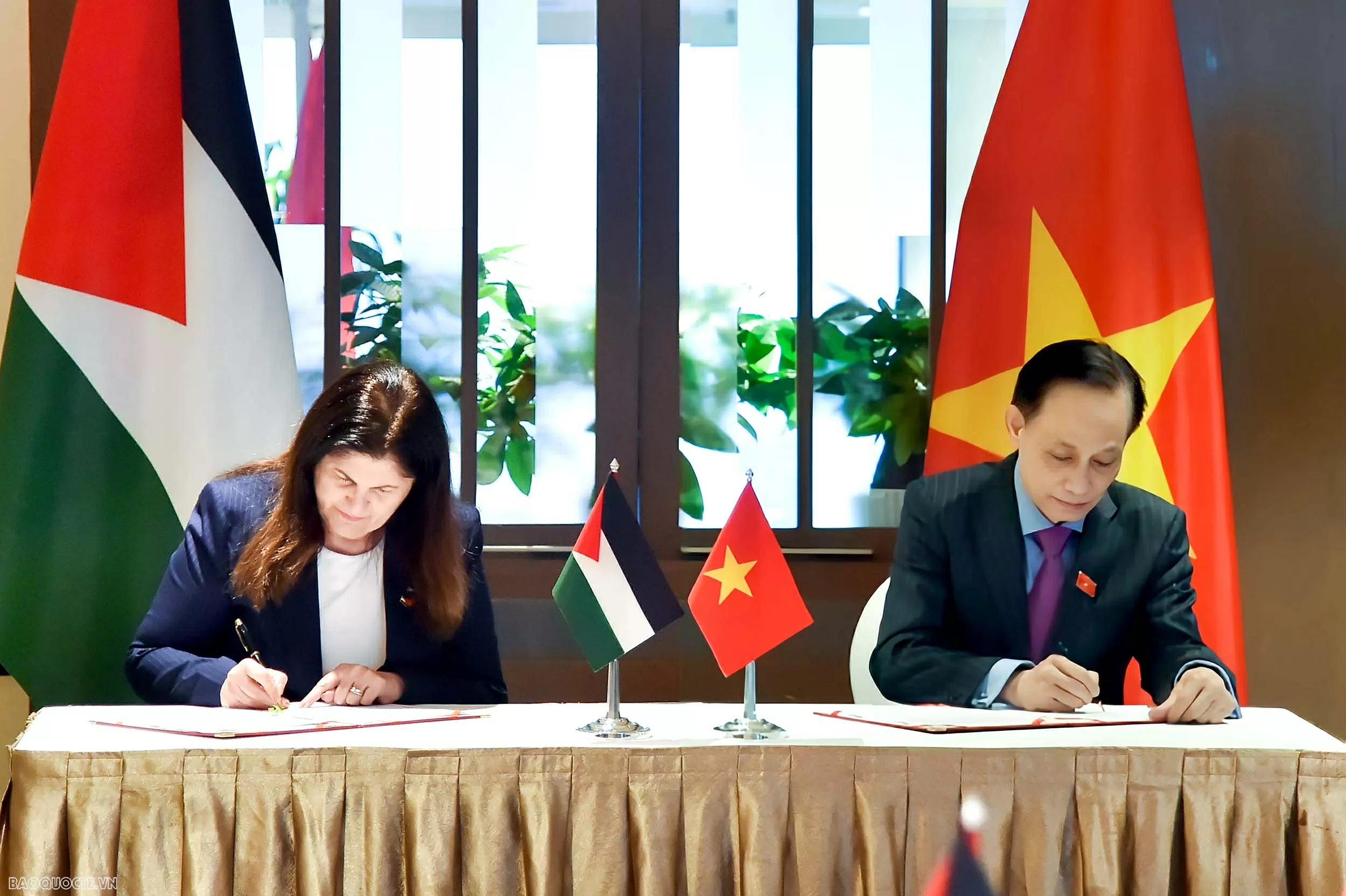 Vietnam-Palestine Foreign Ministers hold talks: Strengthening solidarity, promoting bilateral cooperation