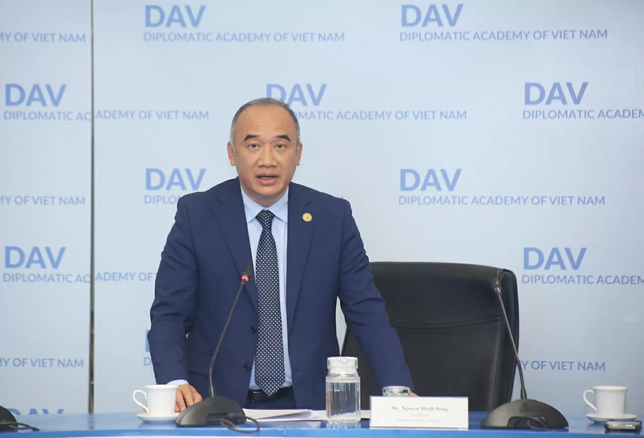 Minister of Foreign Affairs and Expatriates of Palestine interacts with students of the Diplomatic Academy of Vietnam