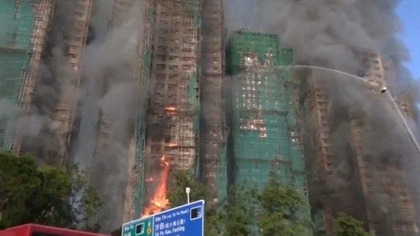 FM Le Hoai Trung extends condolences over Hong Kong residential complex fire