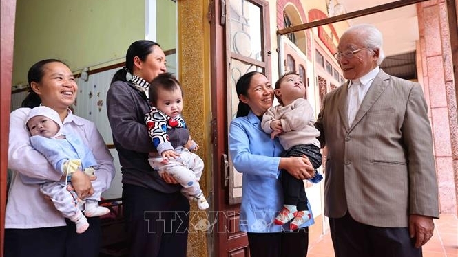 General Secretary To Lam: Ensure timely support and care for all children in special circumstances