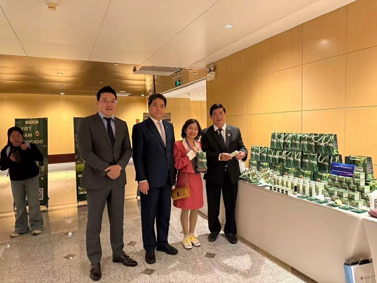 Connecting Dak Lak - Guangdong, China: Opening doors for trade and investment cooperation Connecting Dak Lak - Guangdong, China: Opening doors for trade and investment cooperation