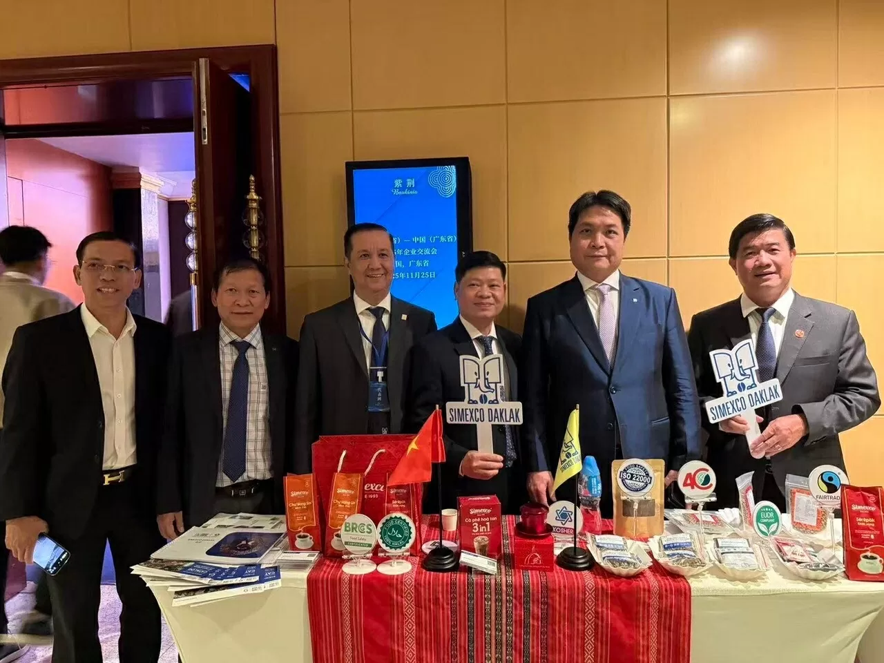 Connecting Dak Lak - Guangdong, China: Opening doors for trade and investment cooperation Connecting Dak Lak - Guangdong, China: Opening doors for trade and investment cooperation