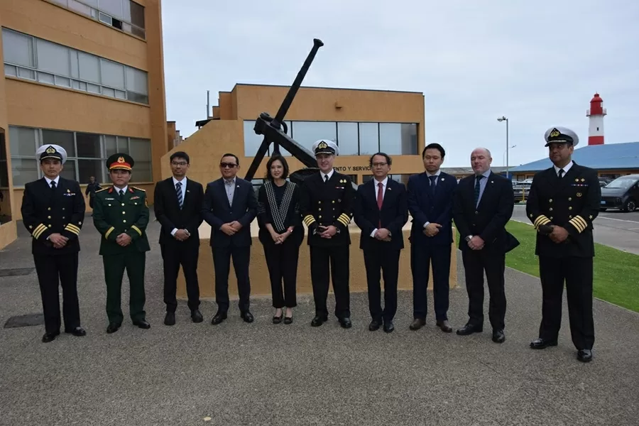 Vietnamese Ambassador leads ASEAN delegation to survey Chile's tsunami warning and maritime security