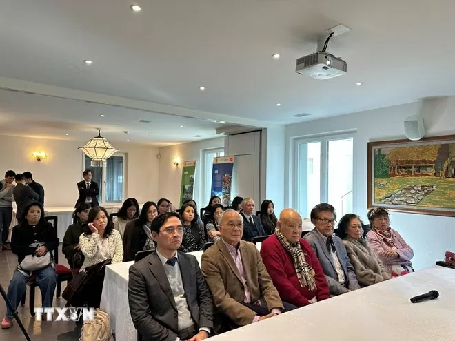 Vietnamese community in Switzerland raises funds to support Central and Central Highlands Regions Vietnamese community in Switzerland raises funds to support Central and Central Highlands Regions