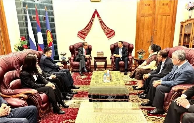 Ambassador Dang Minh Khoi congratulates Lao Ambassador to Russia Siphandone Oybuabuddy