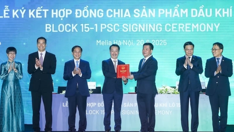Signing PSC Block 15-1: Ensuring sustainable production output of Petrovietnam