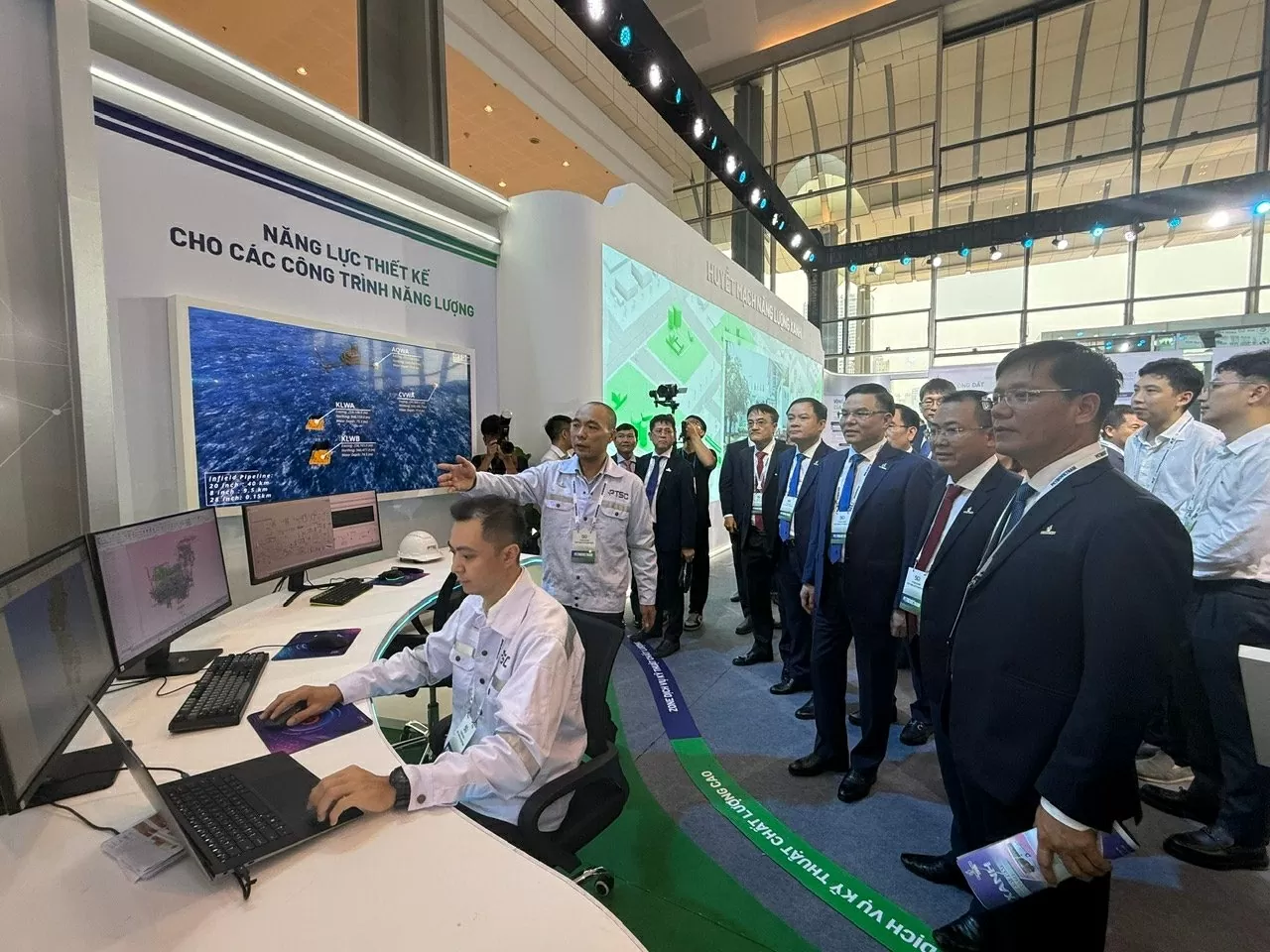 PTSC attends Science and Technology Exhibition on the occasion of the 50th anniversary of Petrovietnam