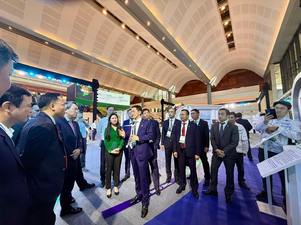 PTSC attends Science and Technology Exhibition on the occasion of the 50th anniversary of Petrovietnam