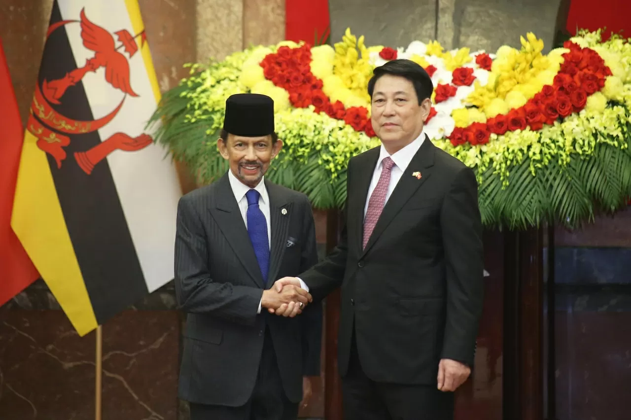 President Luong Cuong holds talks with the Sultan of Brunei to enhance effectiveness and substance of bilateral ties