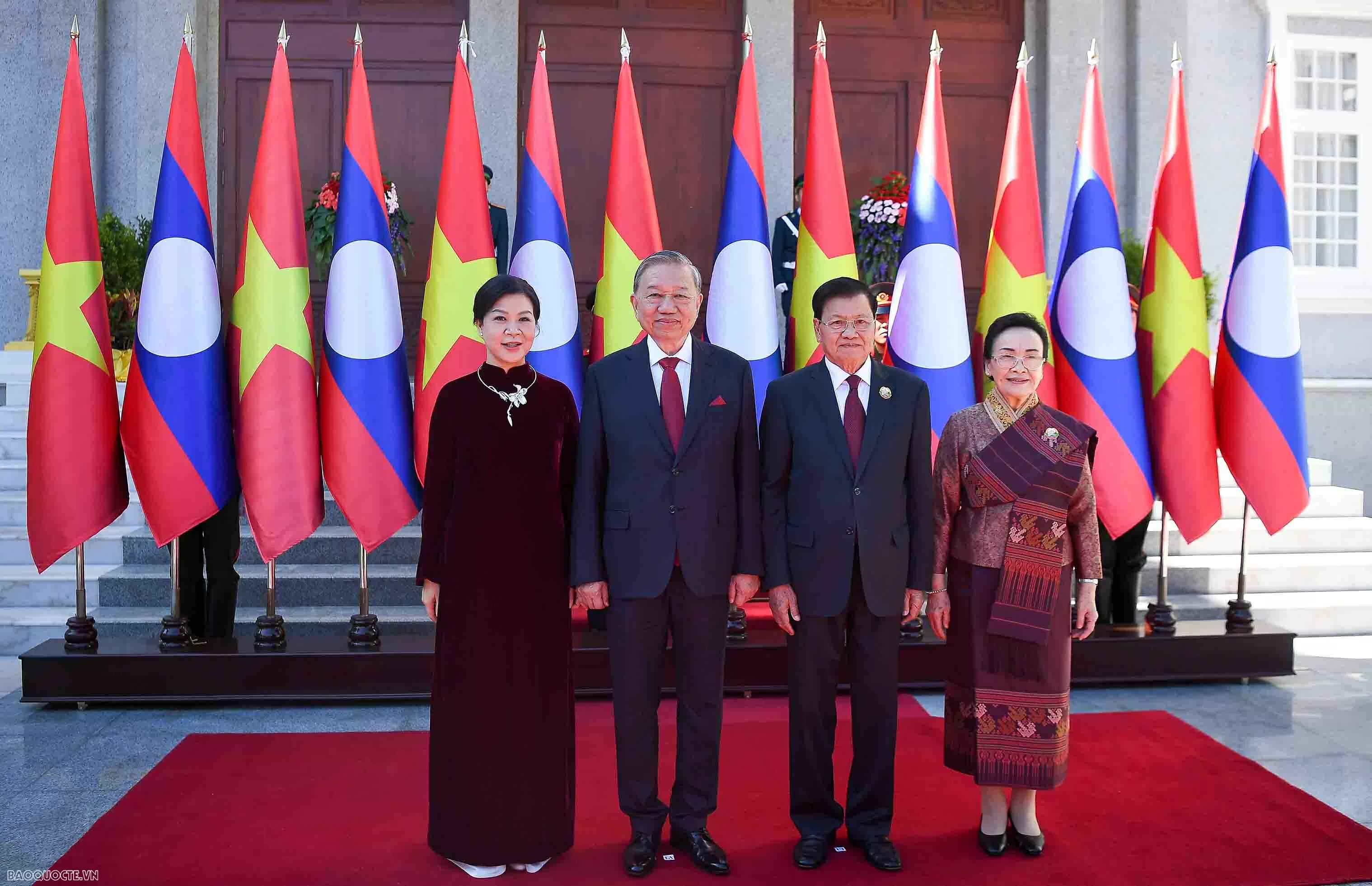 Vietnamese leaders extend congratulations to Laos on the 50th anniversary of its National Day