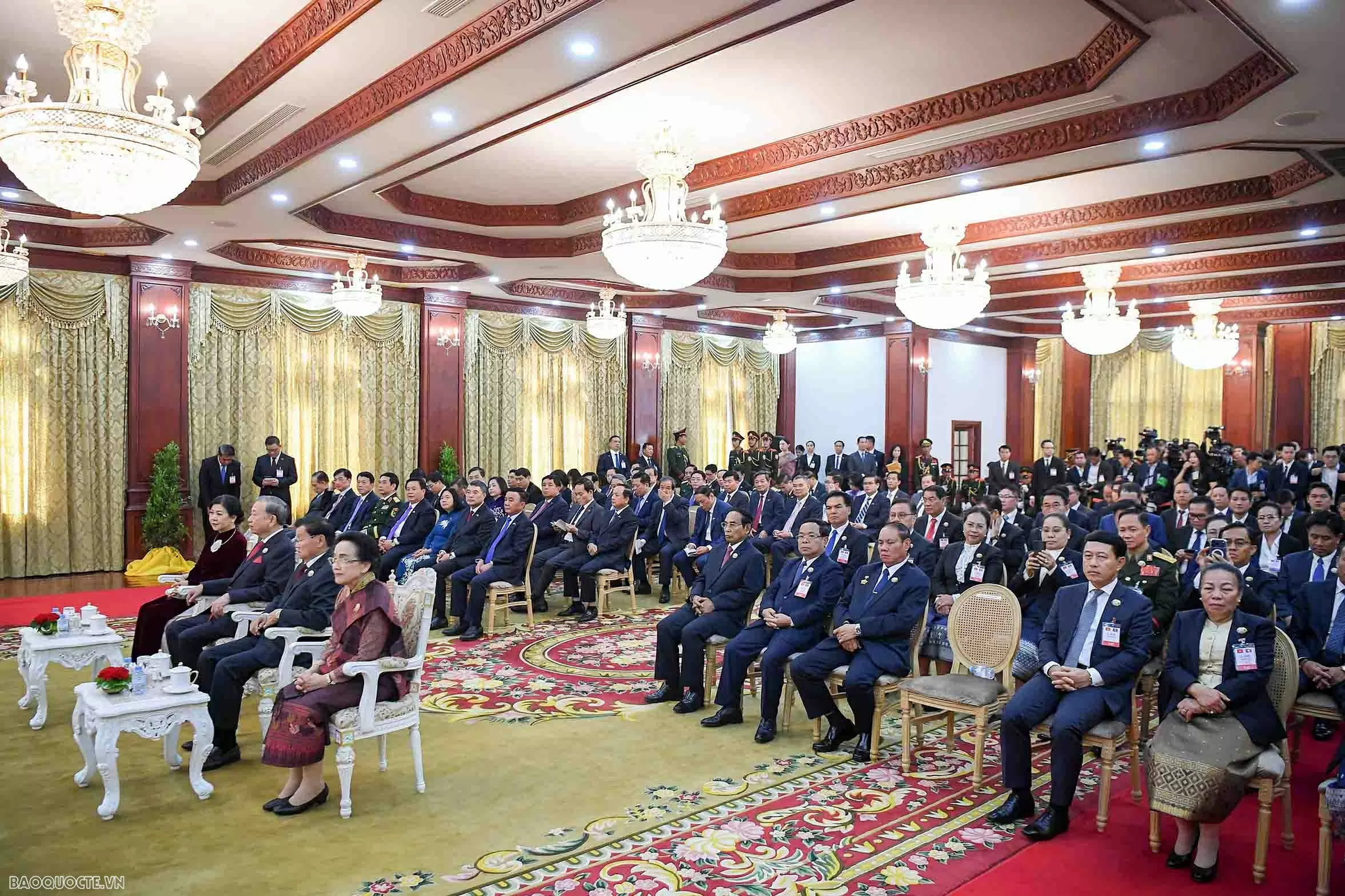 General Secretary, President of Laos awards Laos National Gold Order to General Secretary To Lam