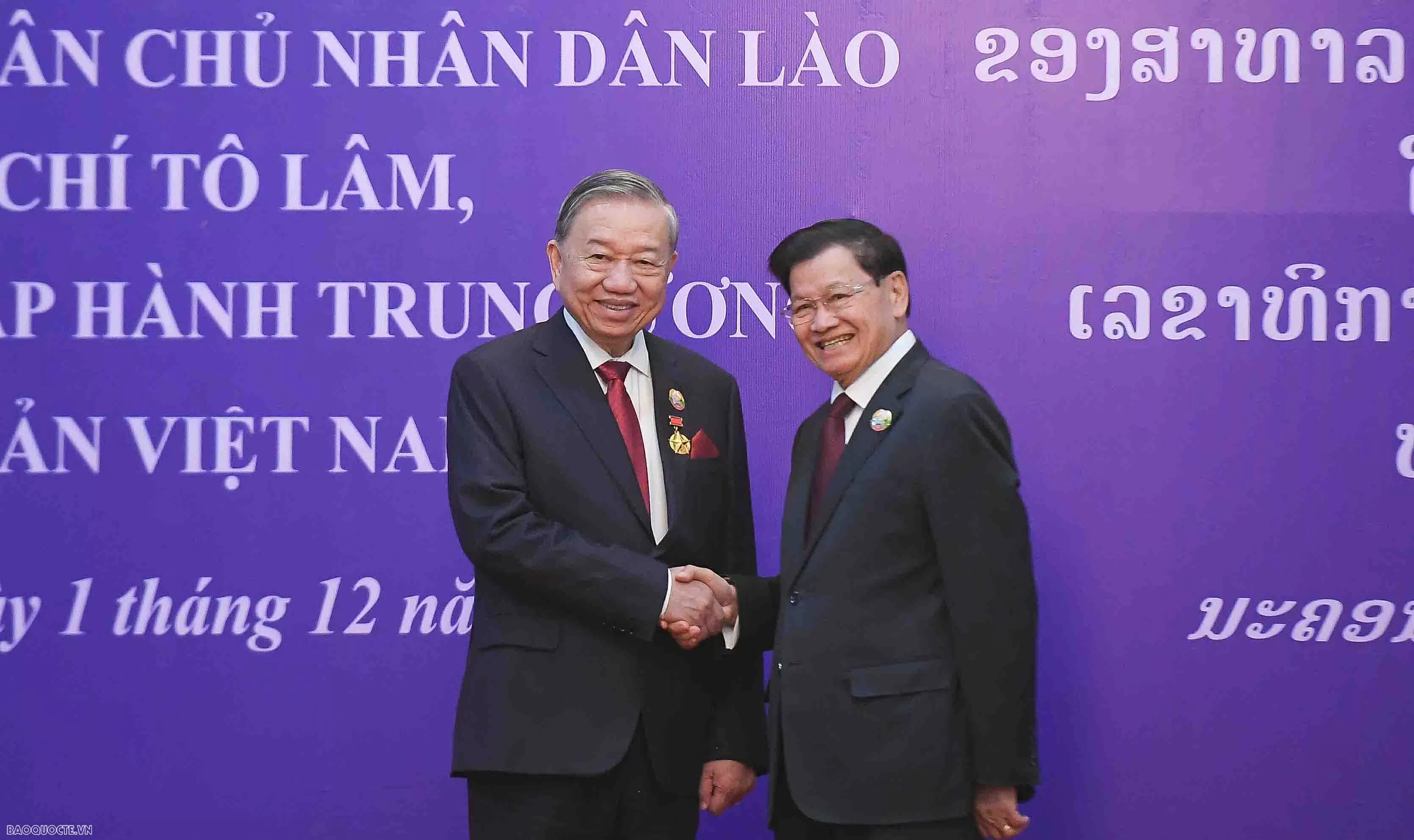 General Secretary, President of Laos awards Laos National Gold Order to General Secretary To Lam