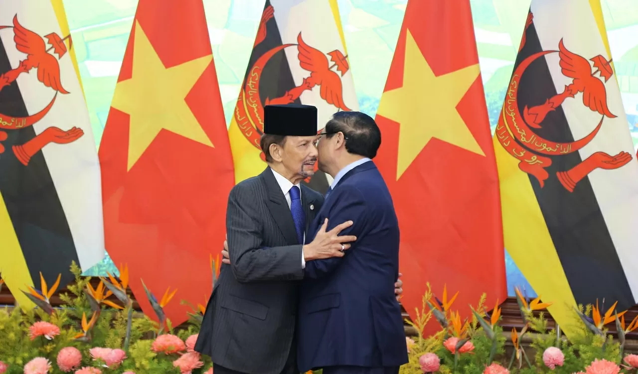 Prime Minister Pham Minh Chinh meets with Sultan of Brunei Haji Hassanal Bolkiah