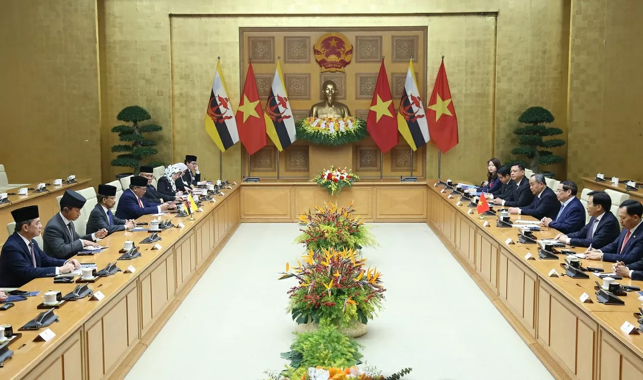 Prime Minister Pham Minh Chinh meets with Sultan of Brunei Haji Hassanal Bolkiah
