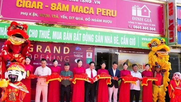 Đinh Gia khai truơng showroom Thế giới Quà Biếu Tặng, nhiều sản phẩm đạt chuẩn OCOP