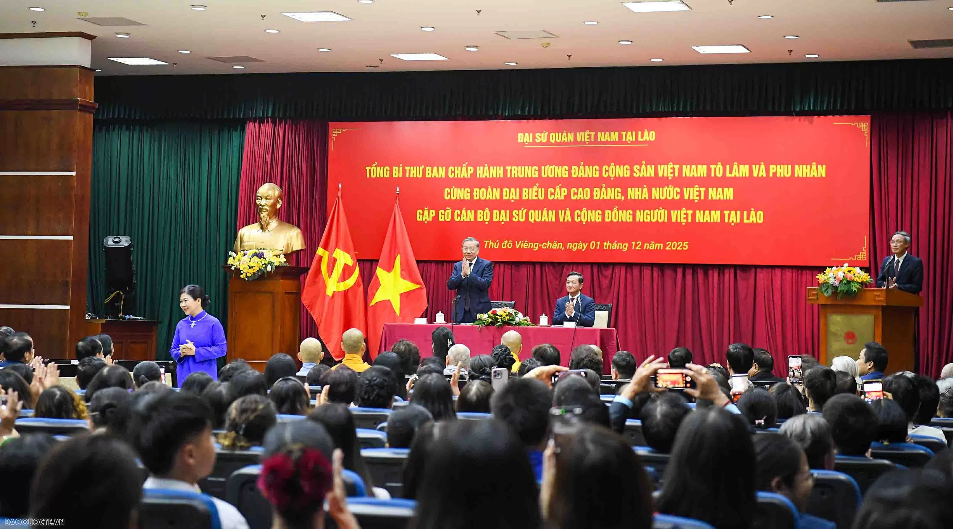 General Secretary To Lam meets with Embassy officials and Vietnamese Community in Laos