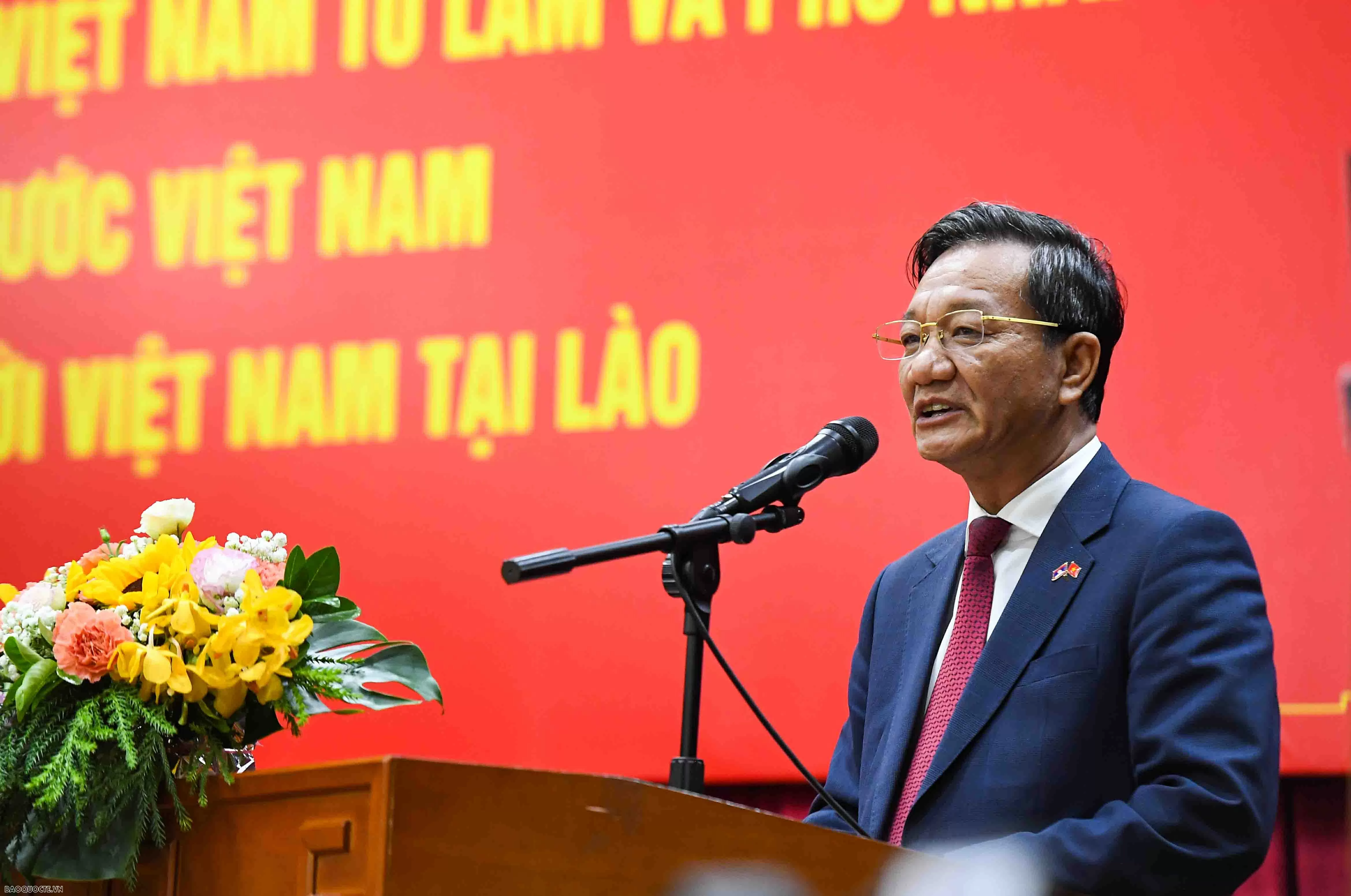 General Secretary To Lam meets with Embassy officials and Vietnamese Community in Laos