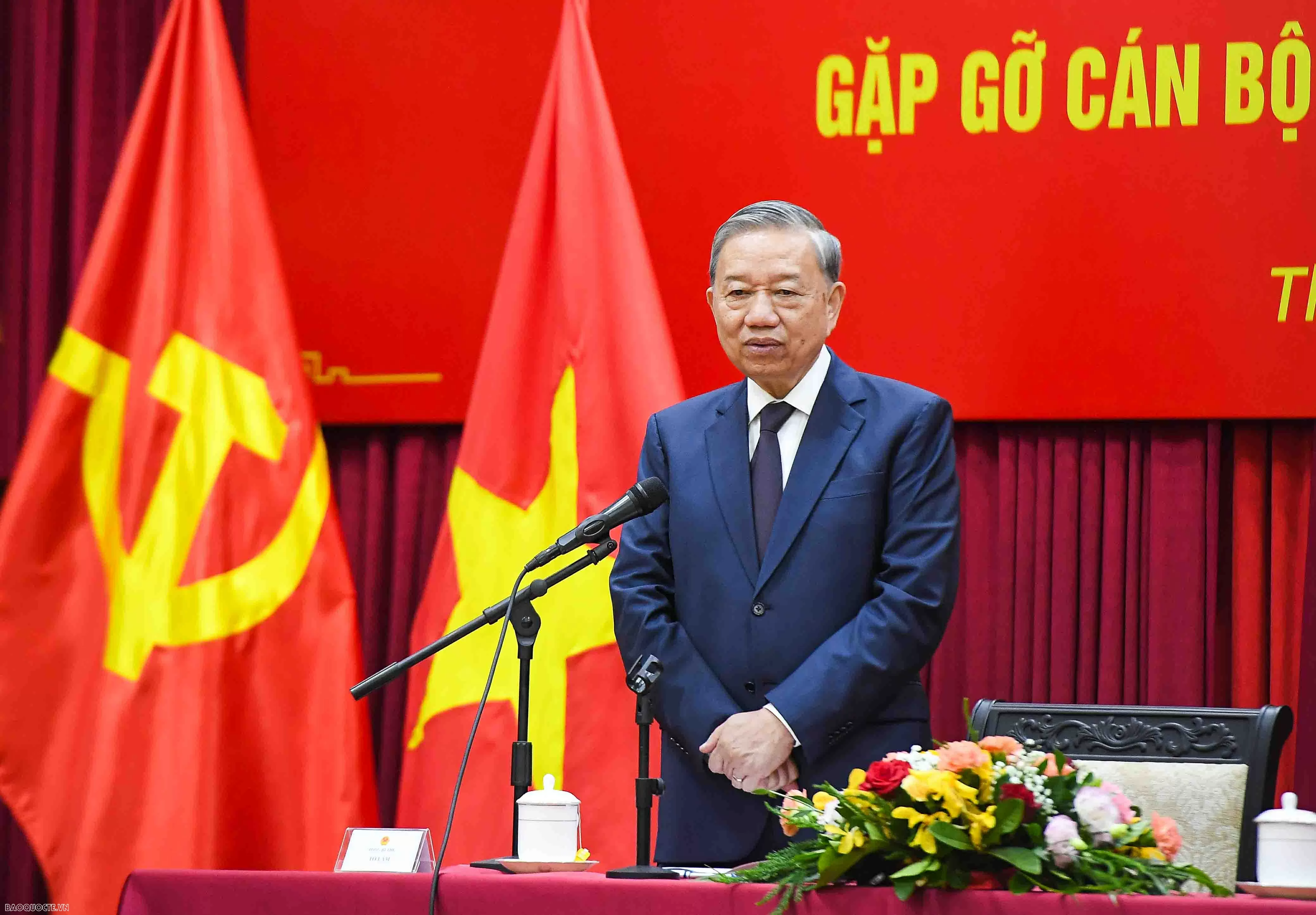 General Secretary To Lam meets with Embassy officials and Vietnamese Community in Laos