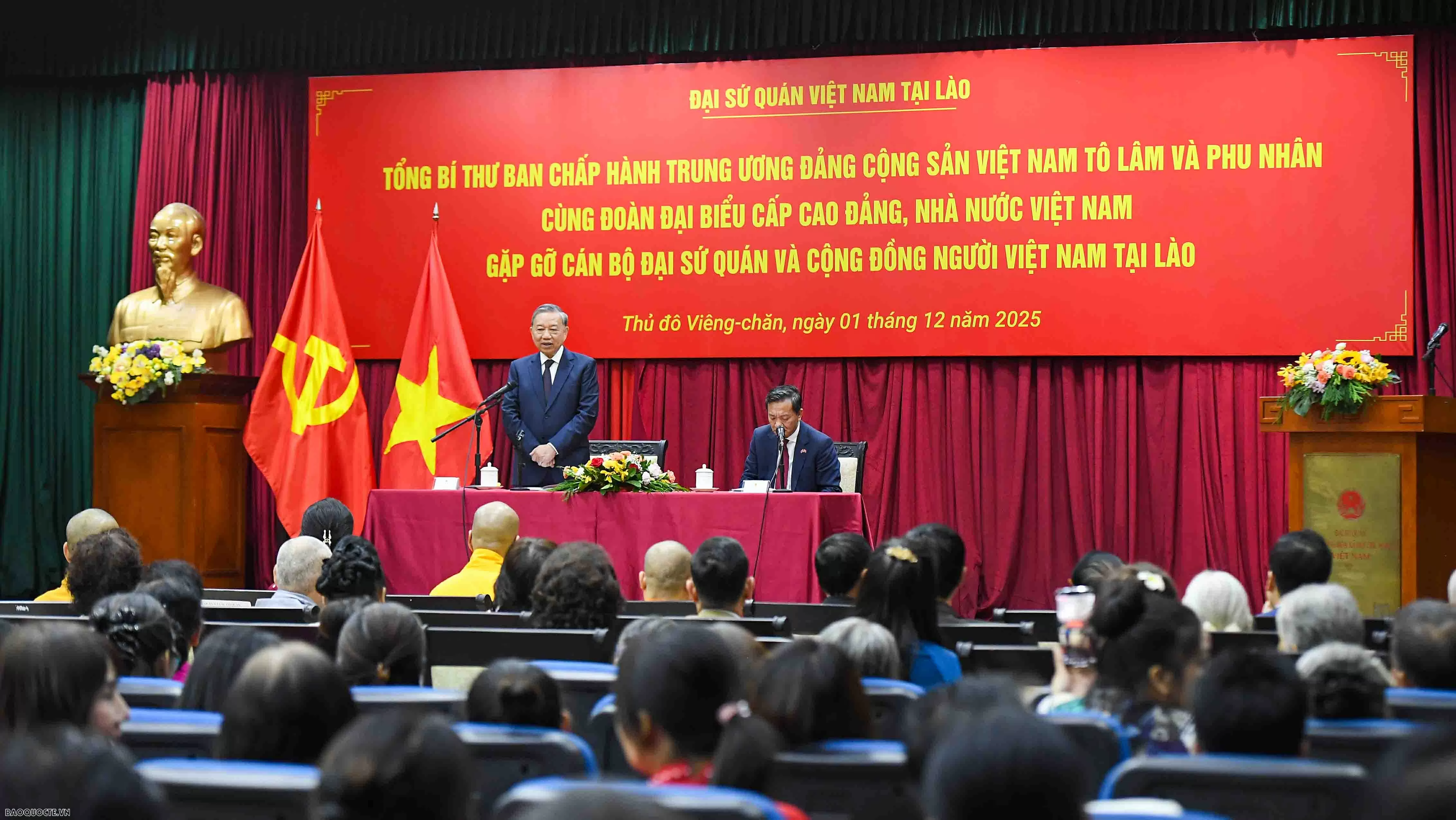 General Secretary To Lam meets with Embassy officials and Vietnamese Community in Laos