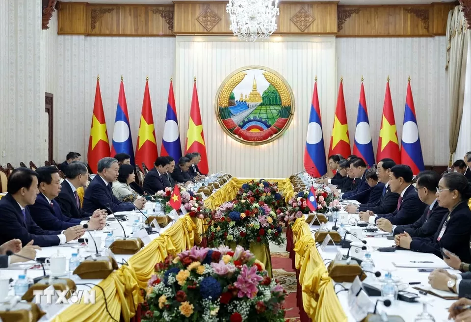 General Secretary To Lam meets Lao Prime Minister Sonexay Siphandone to promote practical and effective cooperation