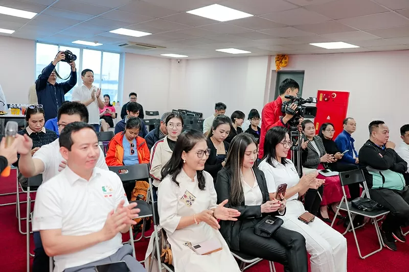 Vietnamese – Chinese Business Connection: When swinging on the green opens a corridor of cooperation