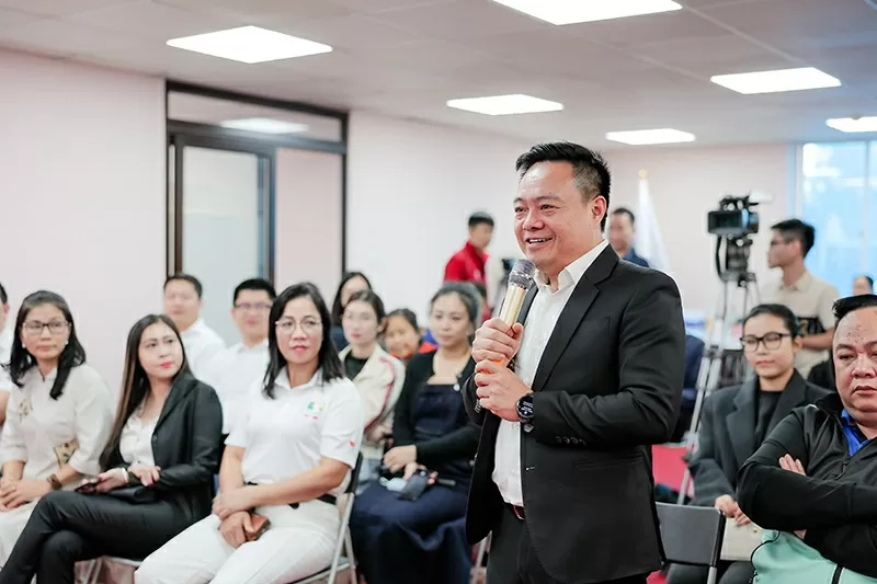 Vietnamese – Chinese Business Connection: When swinging on the green opens a corridor of cooperation