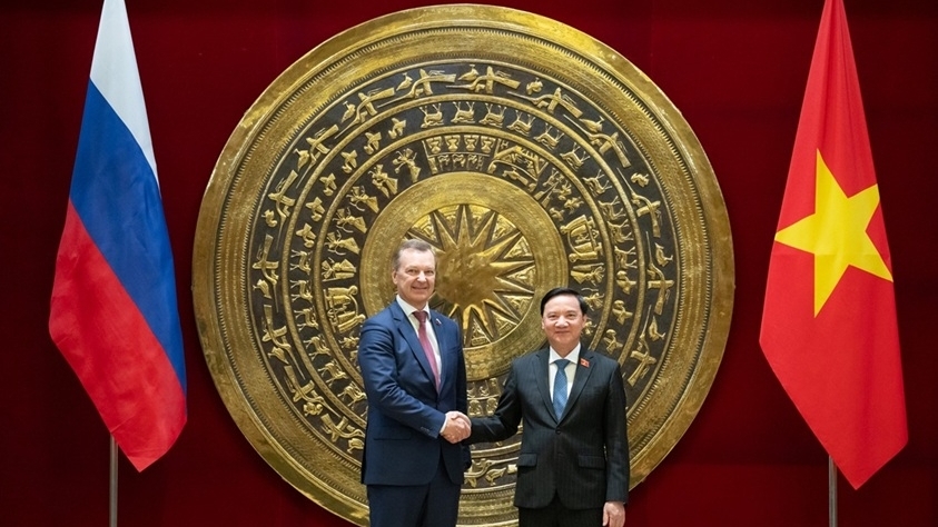 NA Vice Chairman Nguyen Khac Dinh holds talks with First Deputy Speaker of the Federation Council of the Russia's Federal Assembly