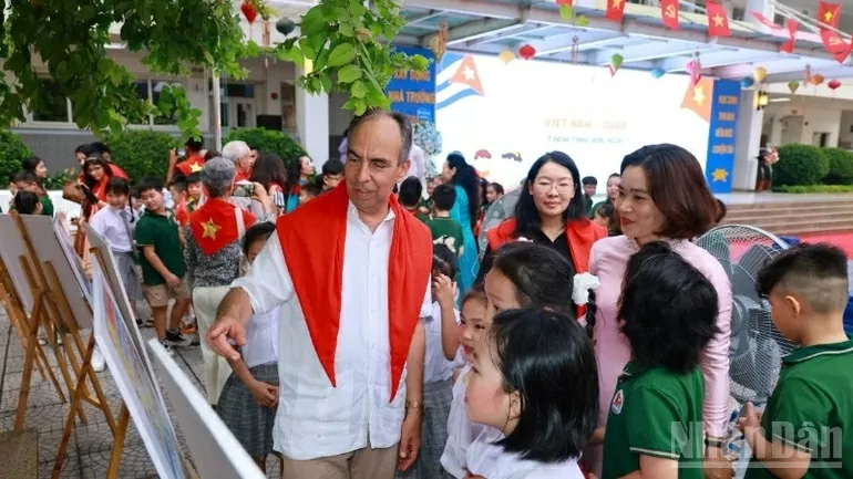 Cuba-Vietnam: From revolutionary symbol to comprehensive development cooperation Cuba-Vietnam: From revolutionary symbol to comprehensive development cooperation