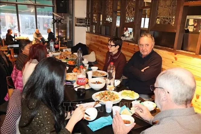 The loving charity meals of Vietnamese women in Belgium The loving charity meals of Vietnamese women in Belgium