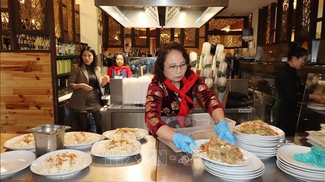 The loving charity meals of Vietnamese women in Belgium