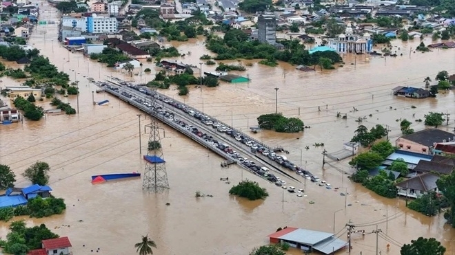 Vietnamese leaders extend condolences to Thailand over flood-caused losses