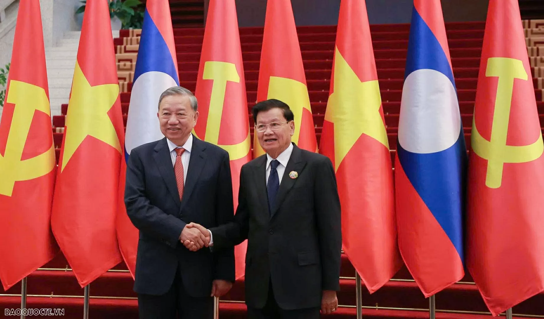 Vietnamese and Lao Parties' high-level meeting to promote cooperation, strategic cohesion