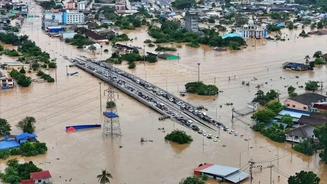 Vietnamese leaders extend condolences to Thailand over flood-caused losses Vietnamese leaders extend condolences to Thailand over flood-caused losses