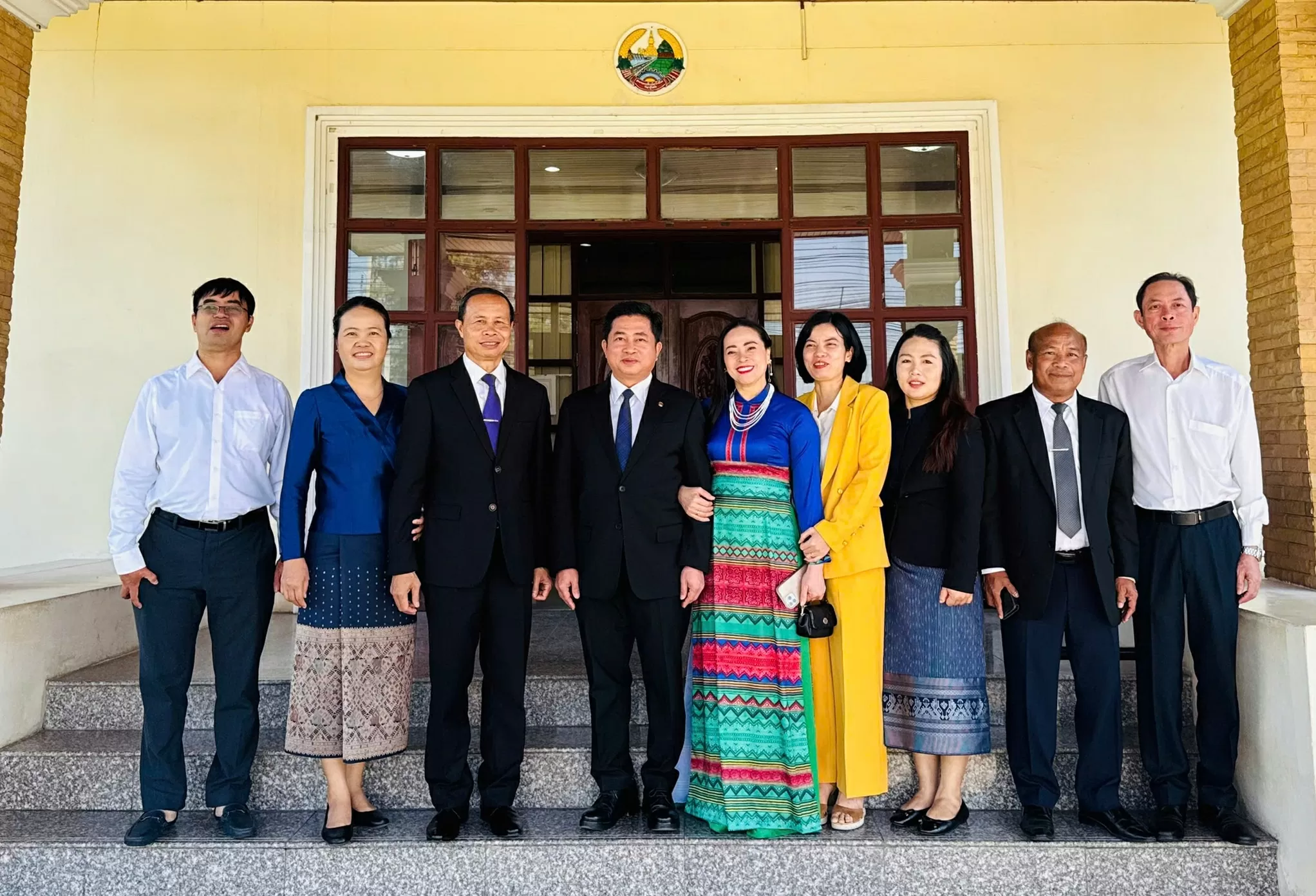 Vietnam and Laos Consulates General in Khon Kaen enhance cooperation, strengthen friendship Vietnam and Laos Consulates General in Khon Kaen enhance cooperation, strengthen friendship