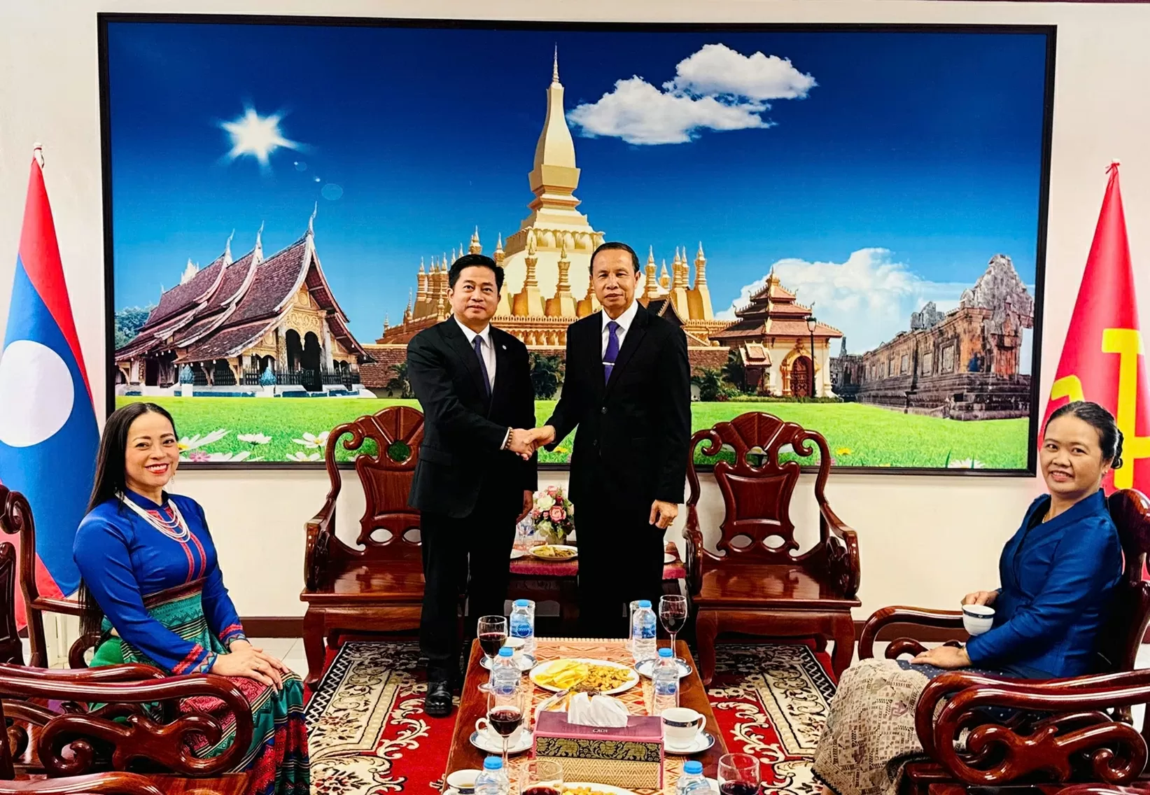 Vietnam and Laos Consulates General in Khon Kaen enhance cooperation, strengthen friendship