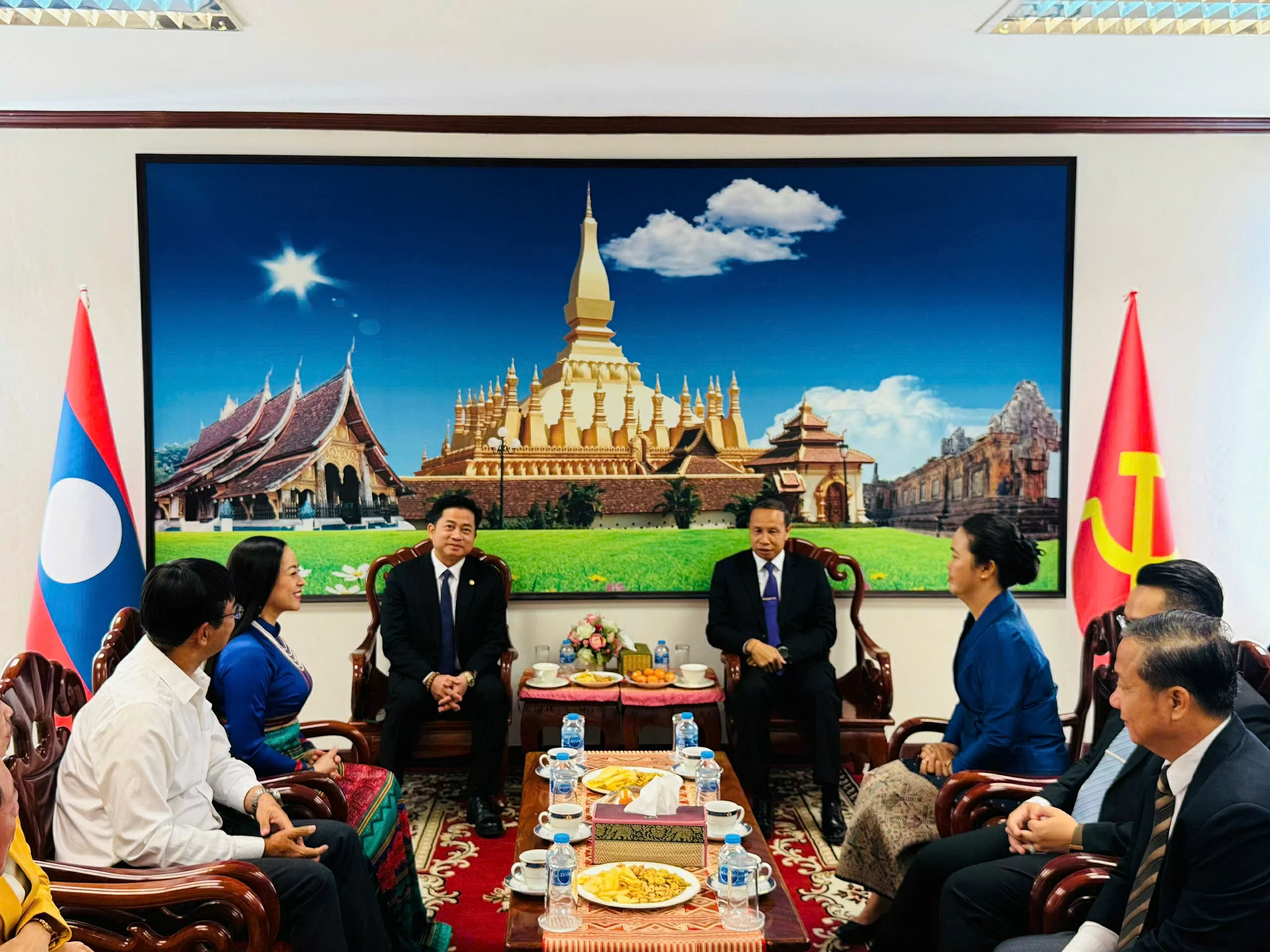 Vietnam and Laos Consulates General in Khon Kaen enhance cooperation, strengthen friendship Vietnam and Laos Consulates General in Khon Kaen enhance cooperation, strengthen friendship